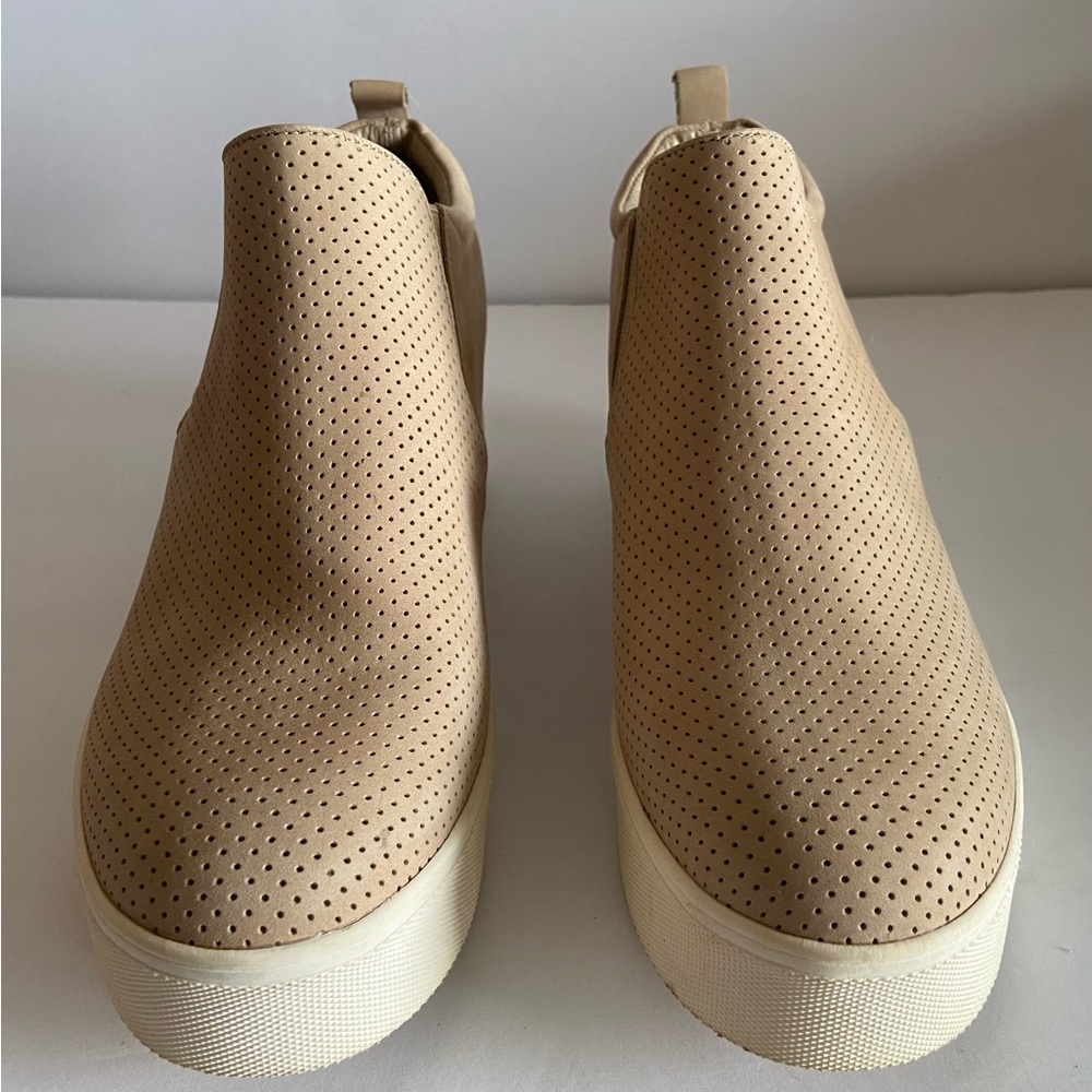 Tan J/Slides NYC (Size 8.5M)